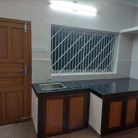 Home At Guruvayur 2 Ac Room,1 Single Bed,Kitchen Eksteriør billede
