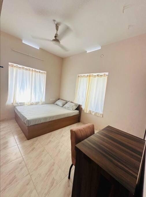 Home At Guruvayur 2 Ac Room,1 Single Bed,Kitchen Eksteriør billede