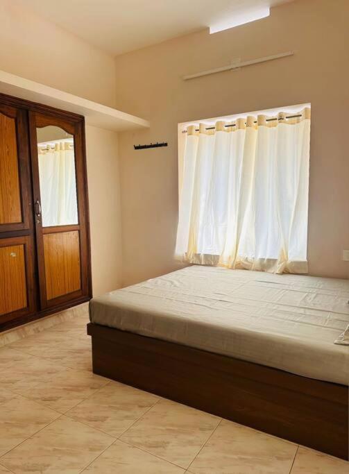 Home At Guruvayur 2 Ac Room,1 Single Bed,Kitchen Eksteriør billede