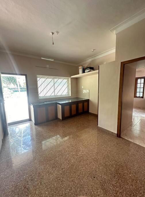 Home At Guruvayur 2 Ac Room,1 Single Bed,Kitchen Eksteriør billede