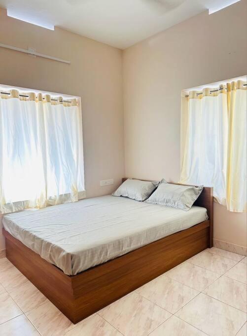 Home At Guruvayur 2 Ac Room,1 Single Bed,Kitchen Eksteriør billede