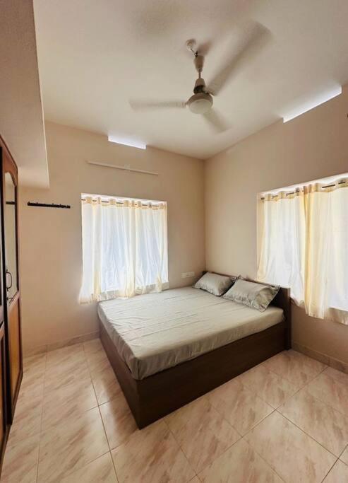 Home At Guruvayur 2 Ac Room,1 Single Bed,Kitchen Eksteriør billede